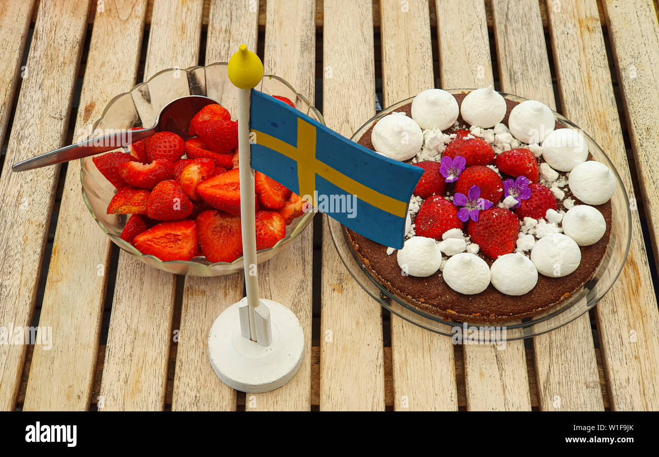 Swedish Strawberry Cake (Jordgubbstarta)
