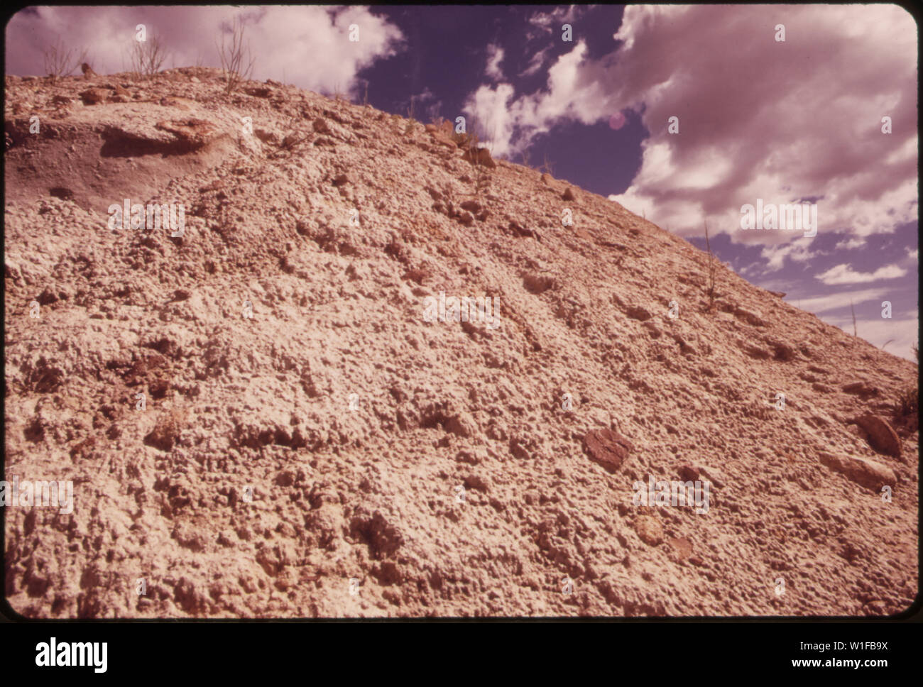 IN 20 YEARS NOTHING HAS GROWN ON THIS OLD SPOIL PILE FROM A STRIP MINE NEAR COLSTRIP Stock Photo