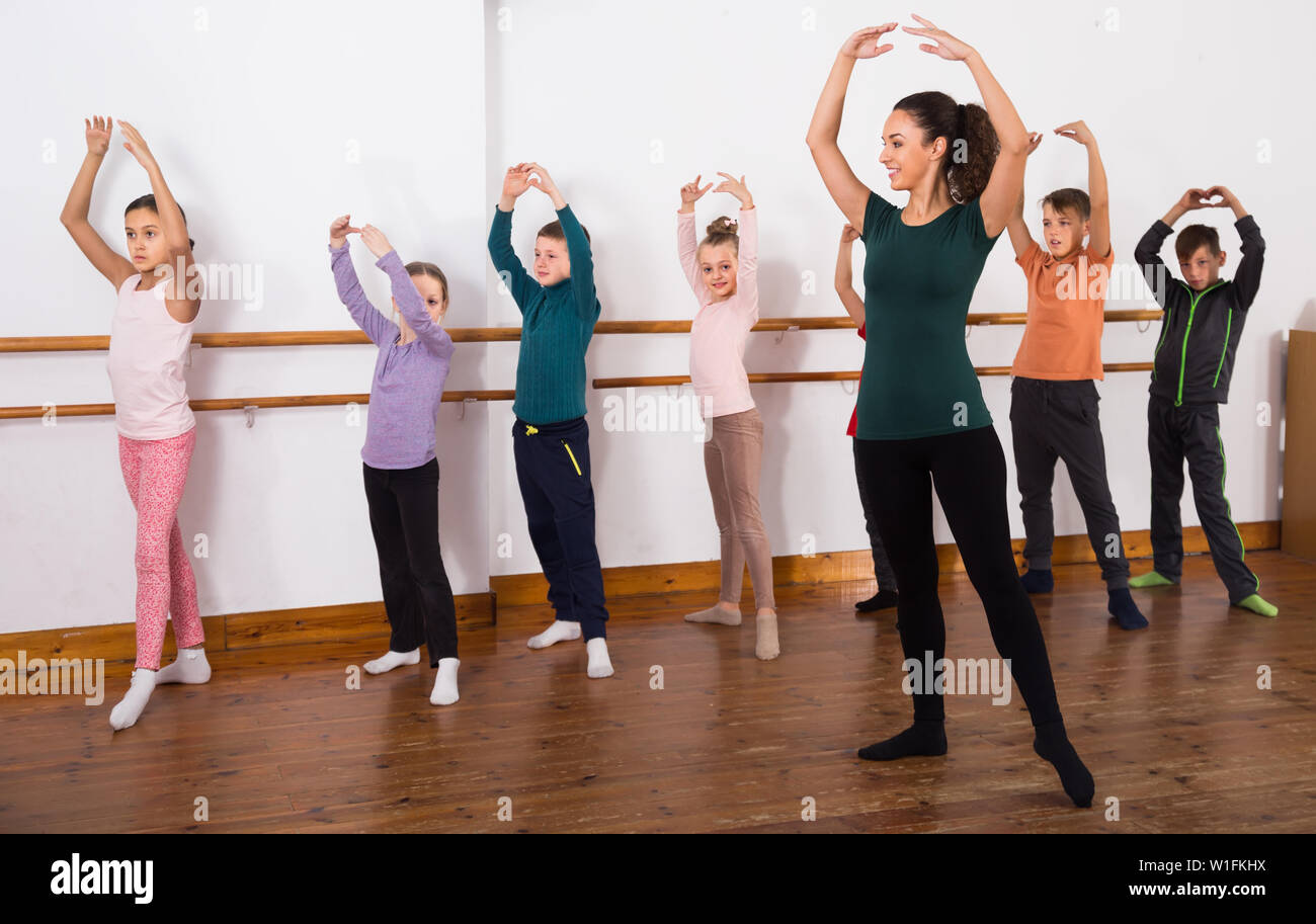 Primary school girls ballet lesson hi-res stock photography and