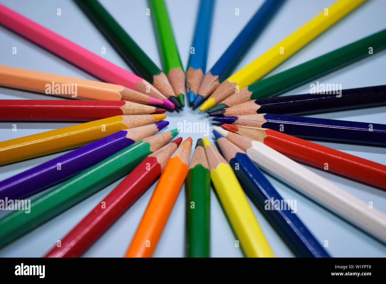 Closeup colorful pencil on blue paper background. Macro of a group pencils  in a circle. Business concept, teamwork, united group Stock Photo - Alamy