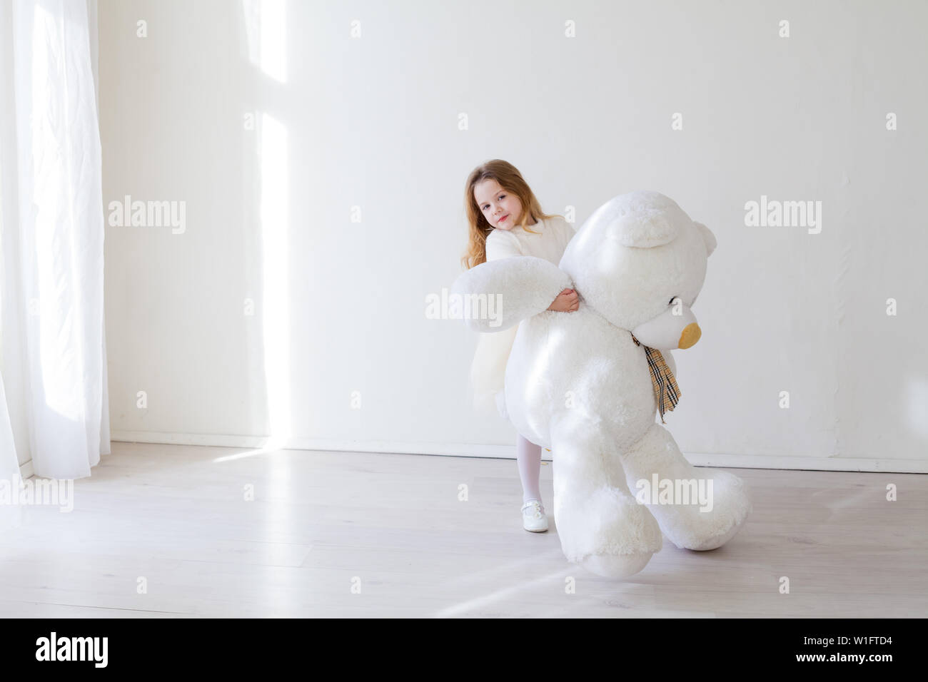 Huge Teddy Bear Hi Res Stock Photography And Images Page 7 Alamy