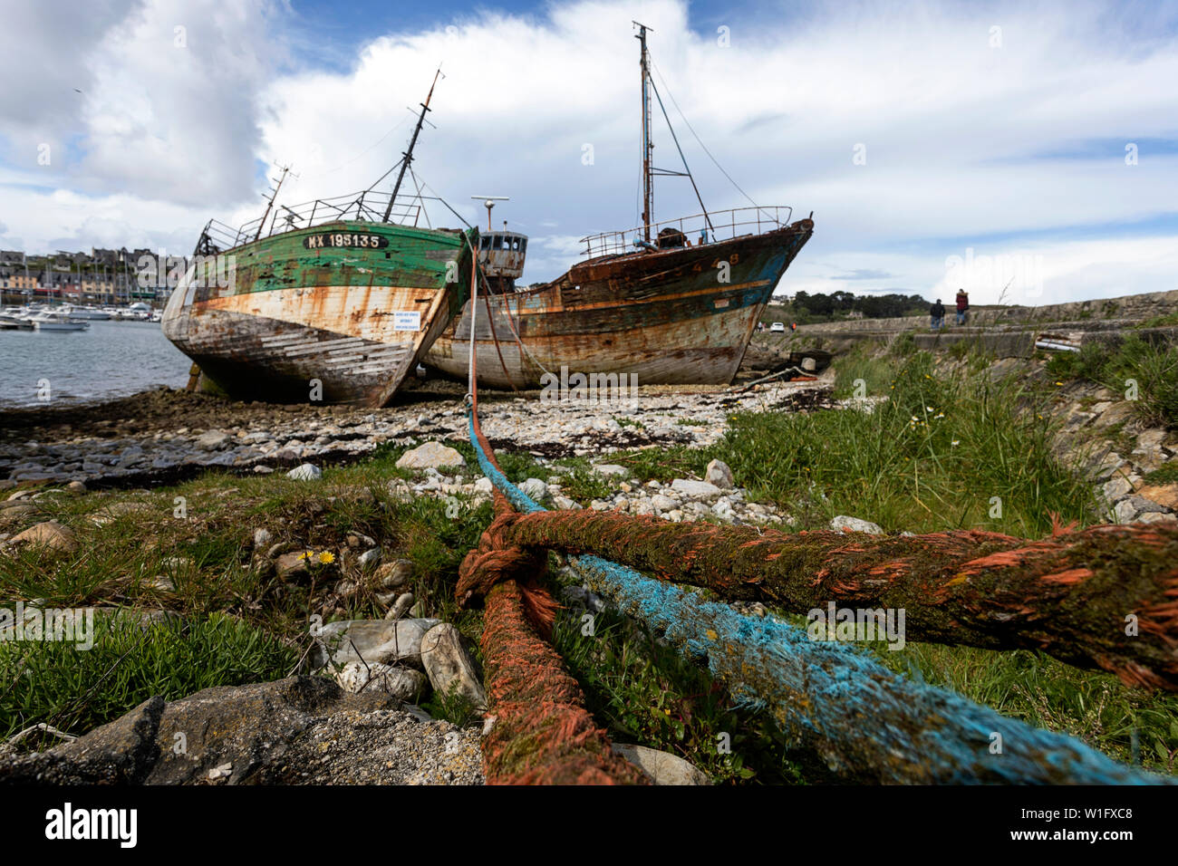 Wrecks of old fishing boats, ship graveyard, Camaret-sur-Mer, Département Finistère, Brittany, France, Europe Stock Photo
