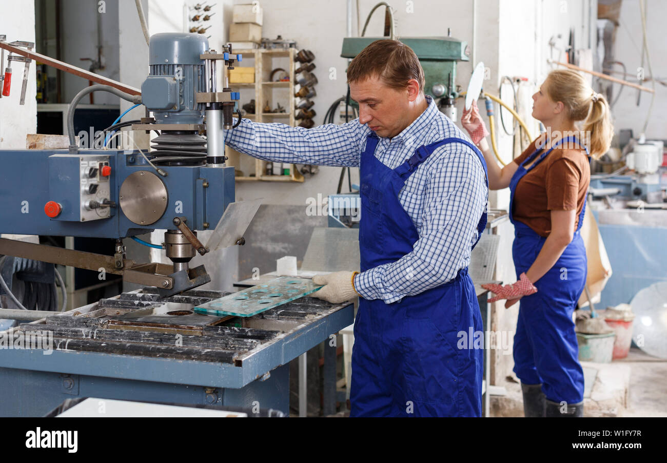 Machine tooling glass hi-res stock photography and images - Alamy
