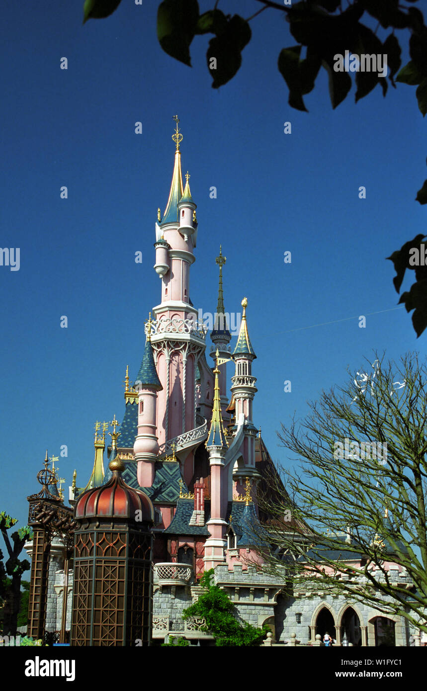 Chateau De La Belle Au Bois Dormant Aka The Sleeping Beauty Castle Disneyland Paris France Stock Photo Alamy Chateau De La Belle Au Bois Dormant Aka The Sleeping Beauty Castle Disneyland Paris France Stock Photo Alamy