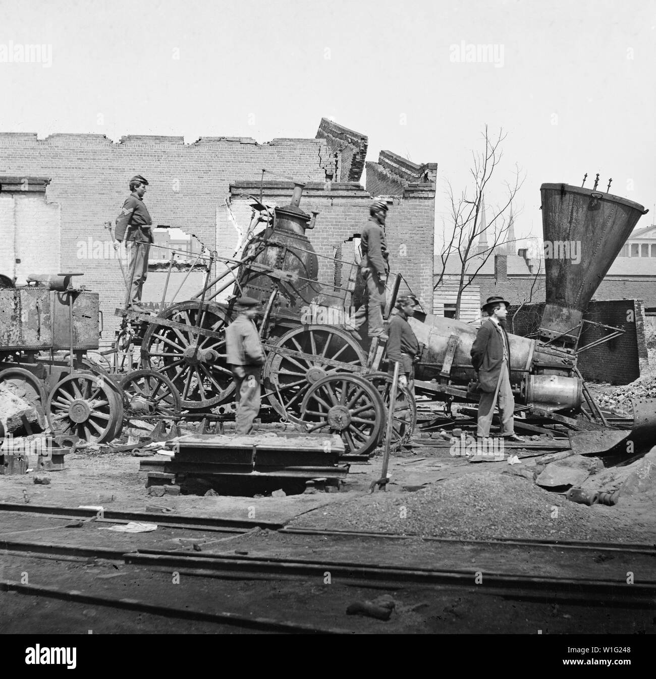 Crippled Locomotive, Richmond & Petersburg Railroad Depot, American Civil War, Richmond, Virginia, USA, 1865 Stock Photo