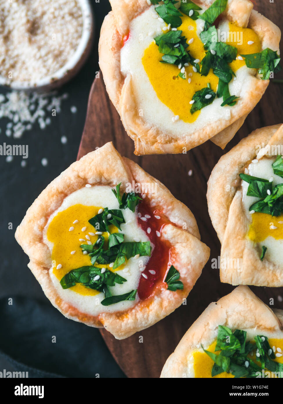 Ideas and recipes for healthy Vegan Shakshouka cups with vegan tofu