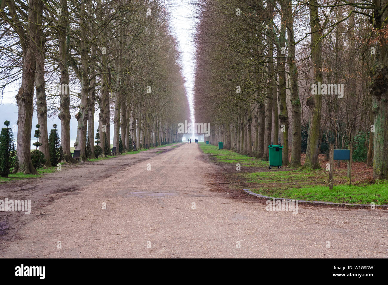 Versailles palace garden row hi res stock photography and images