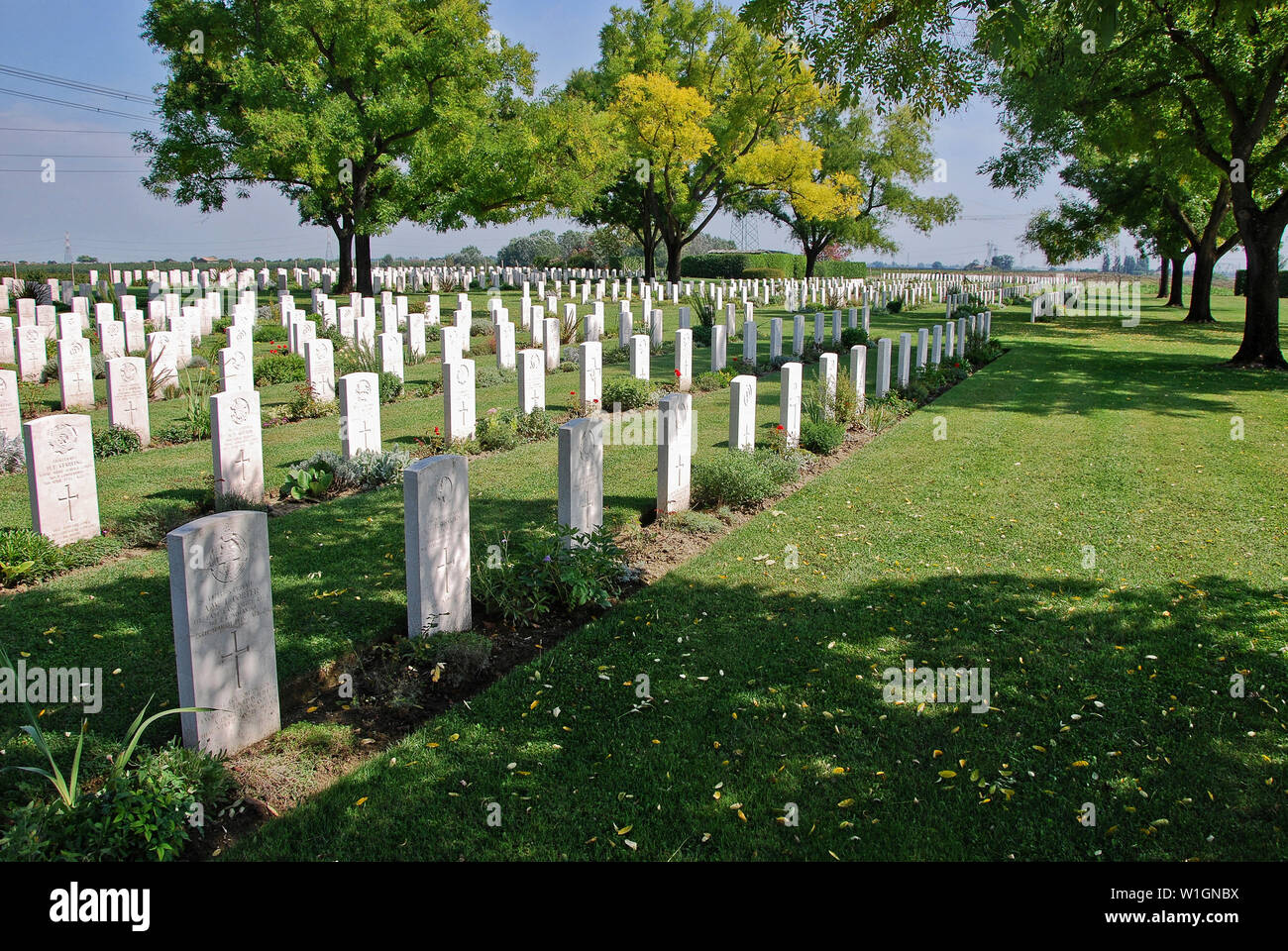 Italian war cemetery hires stock photography and images Alamy
