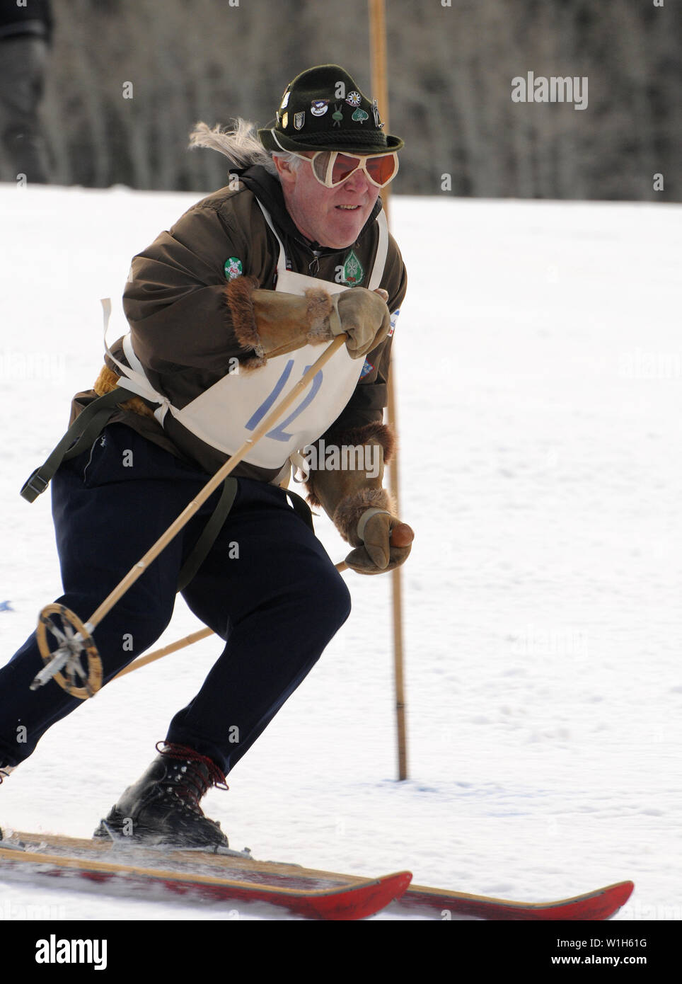Vintage ski expert Richard Allen of Carbondale, CO charges down the course as old and new alike strapped on the vintage boards for the first Jimmie He Stock Photo