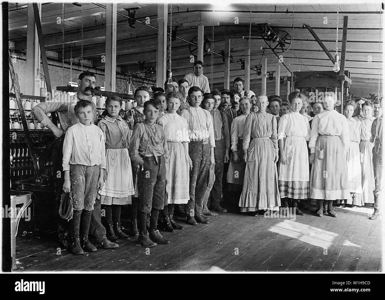 Noon hour at the Vivian Cotton Mills. Shows the character of the hands