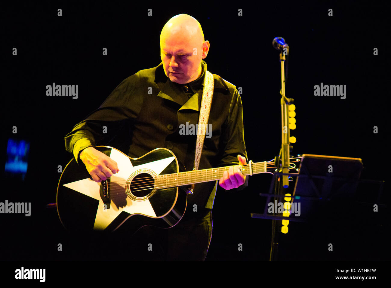 Billy on solo tour 2019 , this night in Pordenone (Italy) , support act Katie Cole Stock