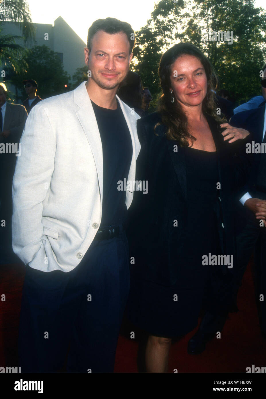 Hollywood, California, USA 3rd August 1994 Actor Gary Sinise and wife actress Moira Harris attend the 'Clear and Present Danger' Hollywood Premiere on August 3, 1994 at Paramount Pictures Studios in Hollywood, California, USA. Photo by Barry King/Alamy Stock Photo Stock Photo