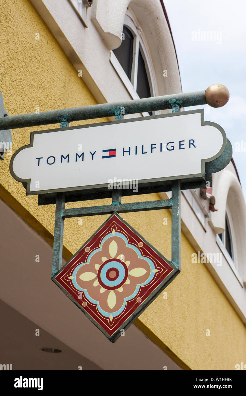 Page 3 - Tommy Hilfiger Store High Resolution Stock Photography and Images  - Alamy