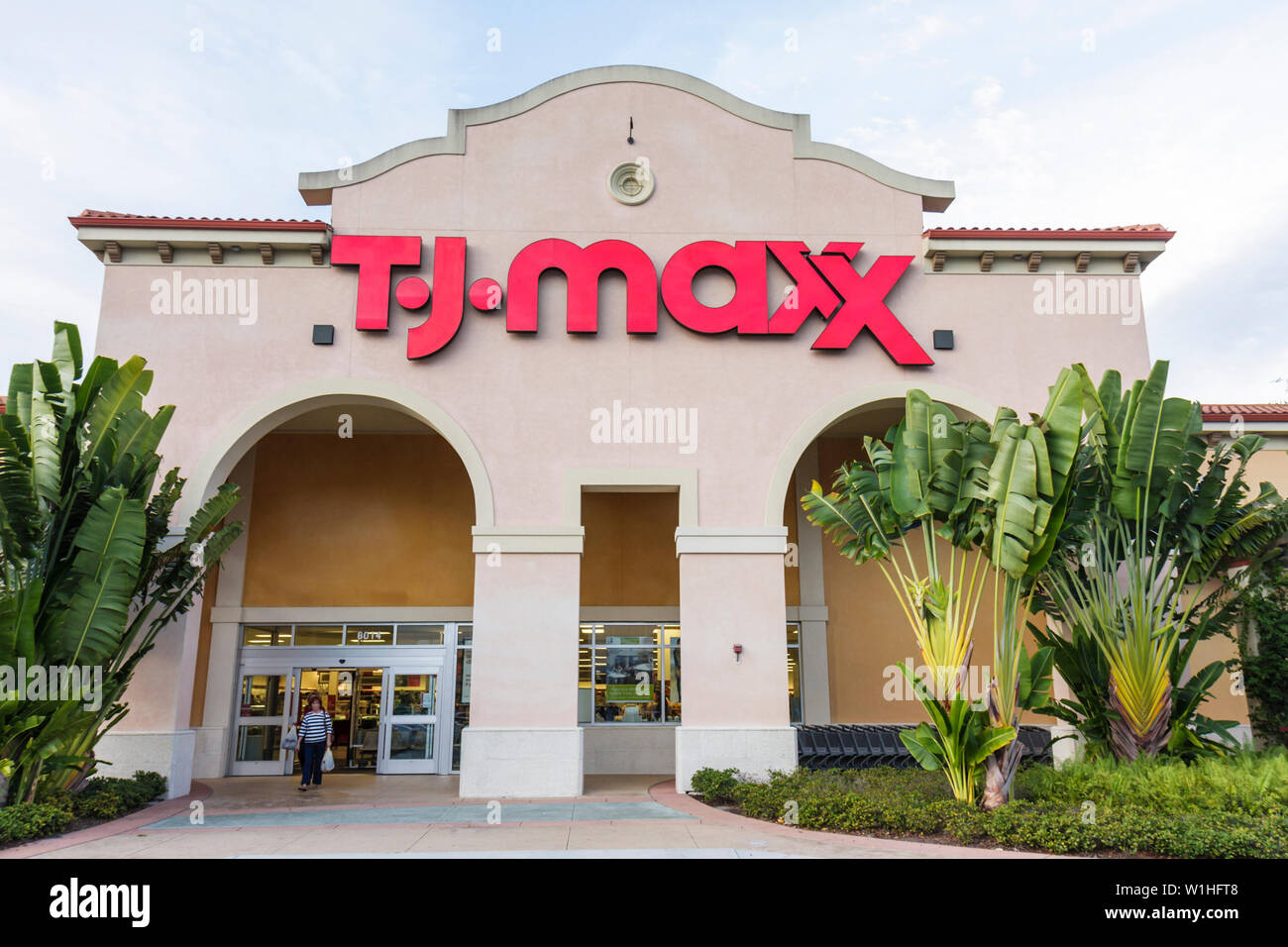 Tj Maxx T J High Resolution Stock Photography and Images Alamy