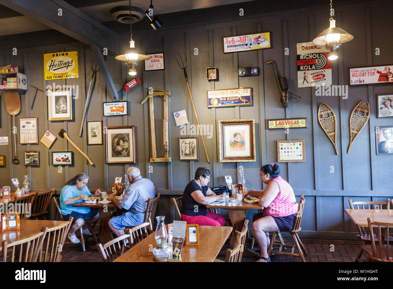 Florida Indian River County,Vero Beach,Cracker Barrel Old Country Store,restaurant restaurants food dining cafe cafes,service,cuisine,chain,Southern t Stock Photo