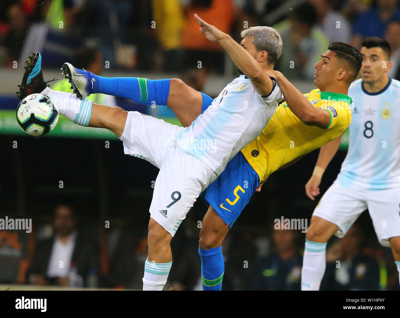 Belo Horizonte, Brazil. 02nd July, 2019. Sergio Kun Aguero from Argentina and Casemiro from Brazil during a match between Brazil and Argentina, valid for the semifinal of Copa America 2019, held this Tuesday (02) at the Estádio do Mineirão in Belo Horizonte, MG. Credit: Rodolfo Buhrer/La Imagem/FotoArena/Alamy Live News Stock Photo