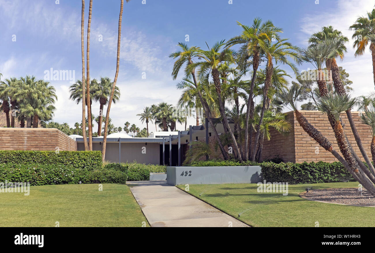The former Dinah Shore Estate on Hermosa Drive in Old Las Palmas, Palm Springs is a 1.3 acre mid-century compound built by Donald Wexler in 1964. Stock Photo