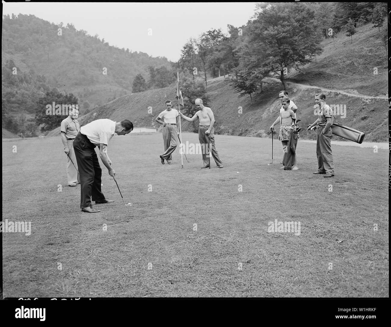 Putting on the green of golf course. The course is open to all employees of  the company. Inland Steel Company, Wheelwright #1 & 2 Mines. Wheelwright,  Floyd County, Kentucky Stock Photo - Alamy