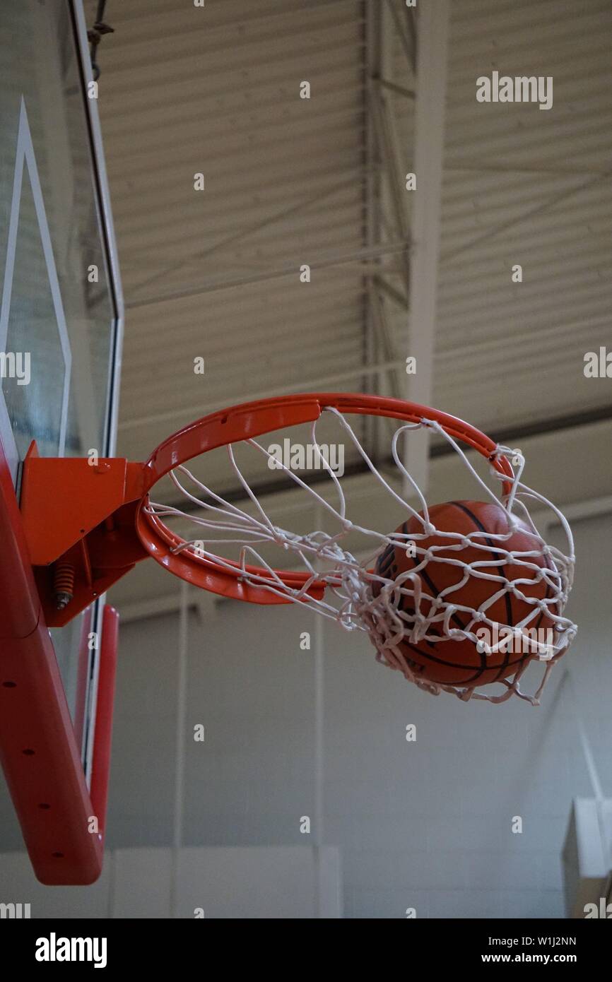 Basketball goes through hoop net hires stock photography and images