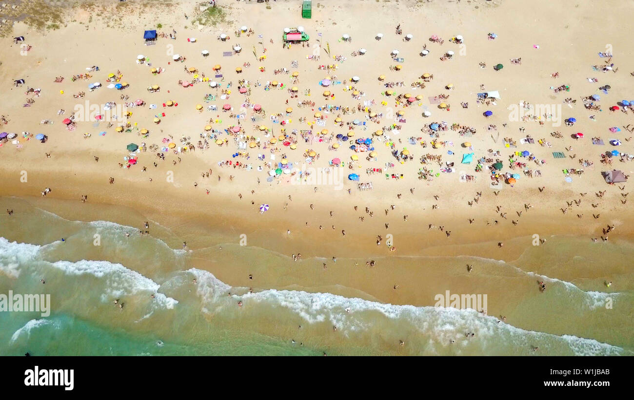 Crowded beach aerial hi-res stock photography and images - Alamy