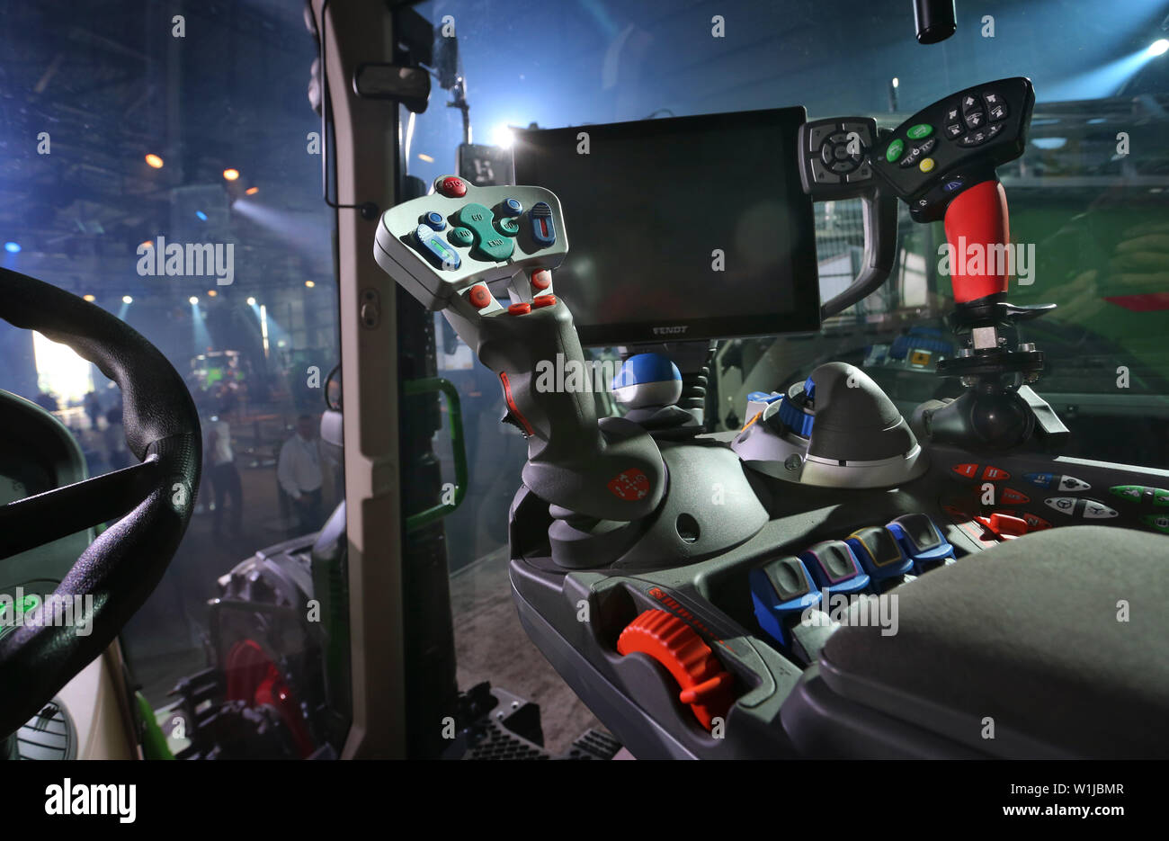 Fendt 724 vario tractor hi-res stock photography and images - Alamy