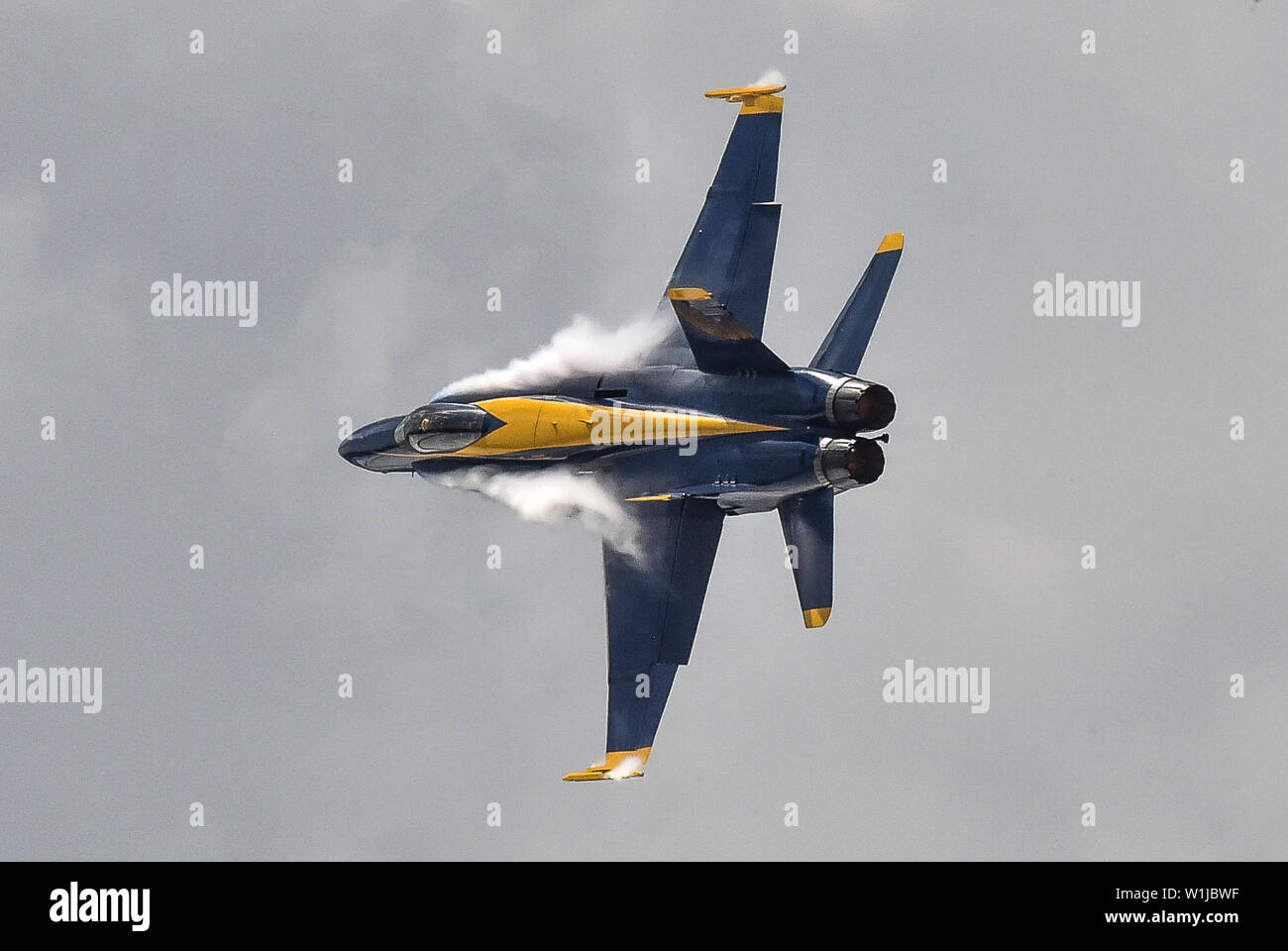190629-N-UK306-1069 DAVENPORT, Iowa (June 29, 2019) Lt. Cmdr. Brandon Hempler, lead solo pilot assigned to the U.S. Navy Flight Demonstration Squadron, the Blue Angels, performs the minimum-radius turn maneuver during a demonstration at the Quad City Air Show at the Davenport Municipal Airport in Davenport, Iowa. The team is scheduled to conduct 61 flight demonstrations at 32 locations across the country to showcase the pride and professionalism of the U.S. Navy and Marine Corps to the American and Canadian public in 2019. (U.S. Navy photo by Mass Communication Specialist 2nd Class Timothy Sch Stock Photo