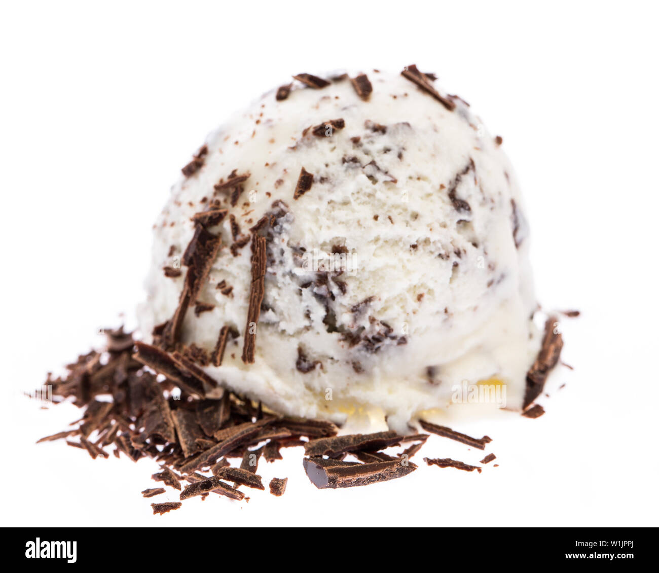 https://c8.alamy.com/comp/W1JPPJ/a-scoop-of-stracciatella-ice-cream-topped-with-chocolate-chips-isoalted-on-white-background-W1JPPJ.jpg