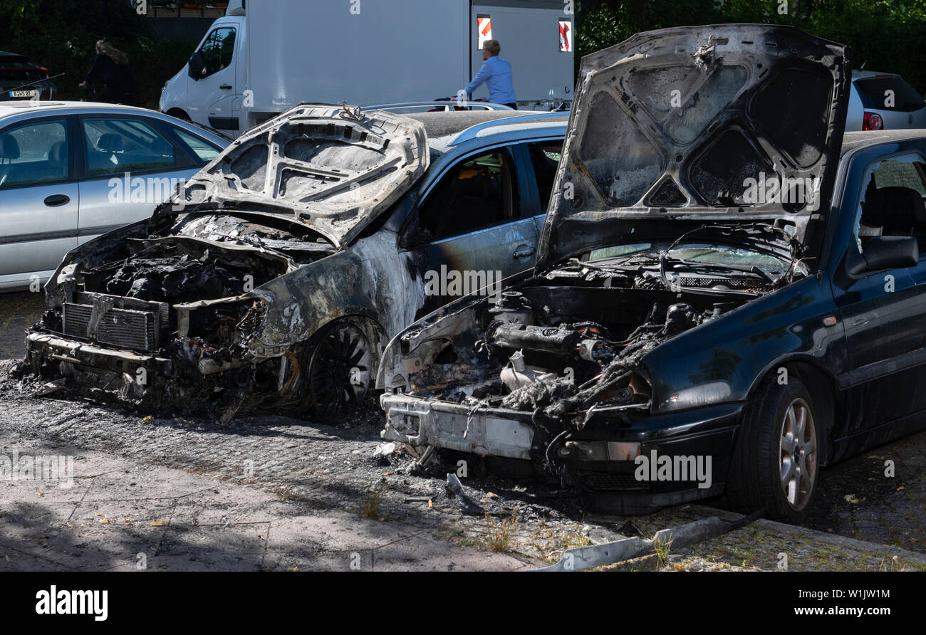 Berlin, Germany. 03rd July, 2019. Two burnt-out cars are located in the Hansaviertel on Bartningallee. A total of five cars were set on fire there during the night. The police are assuming arson. Last night, six vehicles were already on fire in Berlin. Credit: Paul Zinken/dpa/Alamy Live News Stock Photo