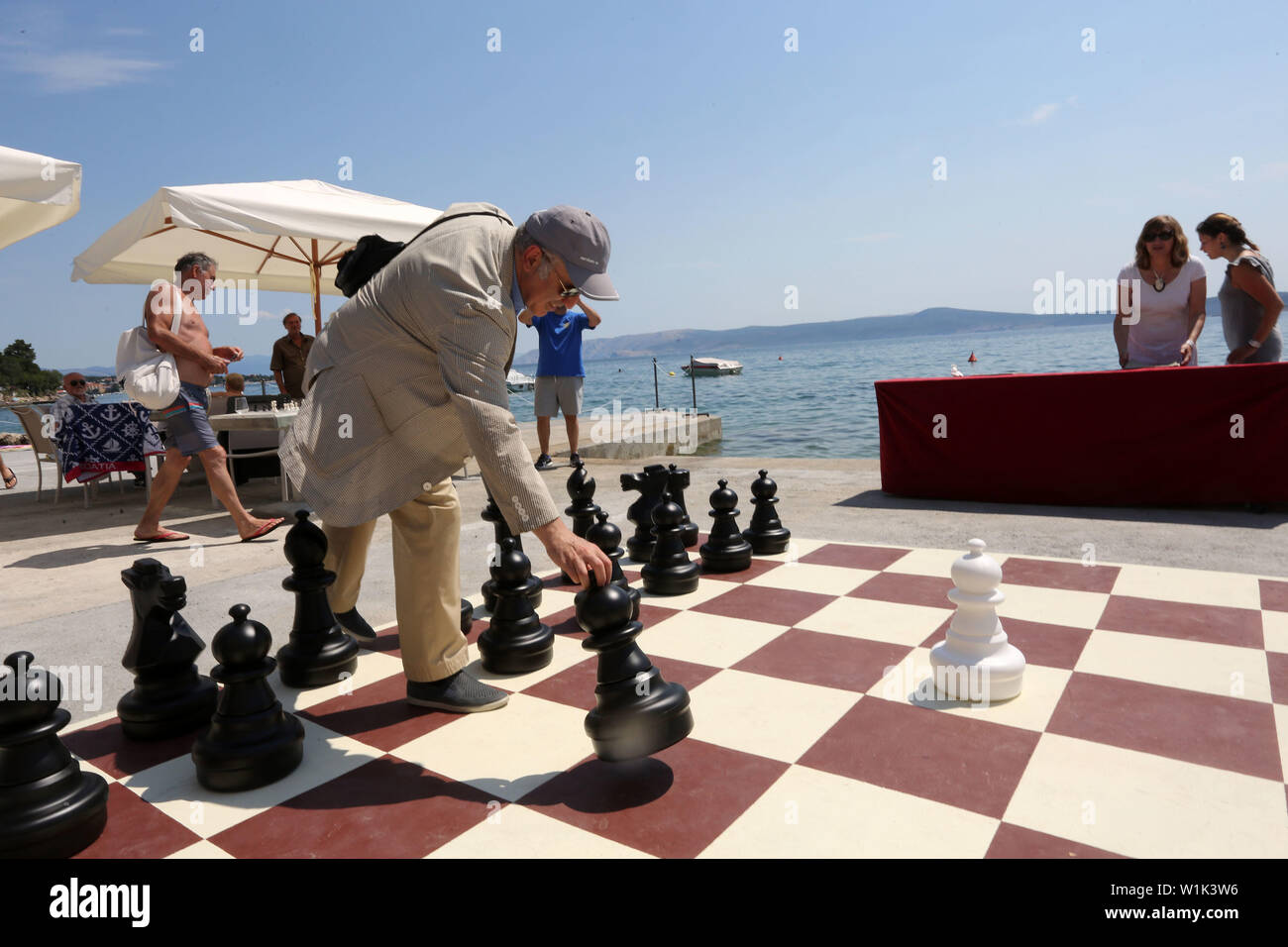 Six master chess players hi-res stock photography and images - Alamy