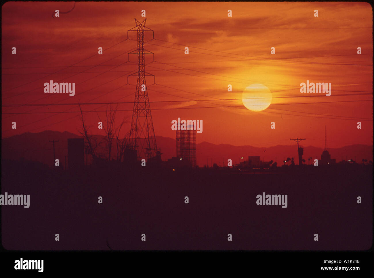 VALLEY NATIONAL BANK'S 35STOREY BUILDING NEAR SKY HARBOR AIRPORT Stock