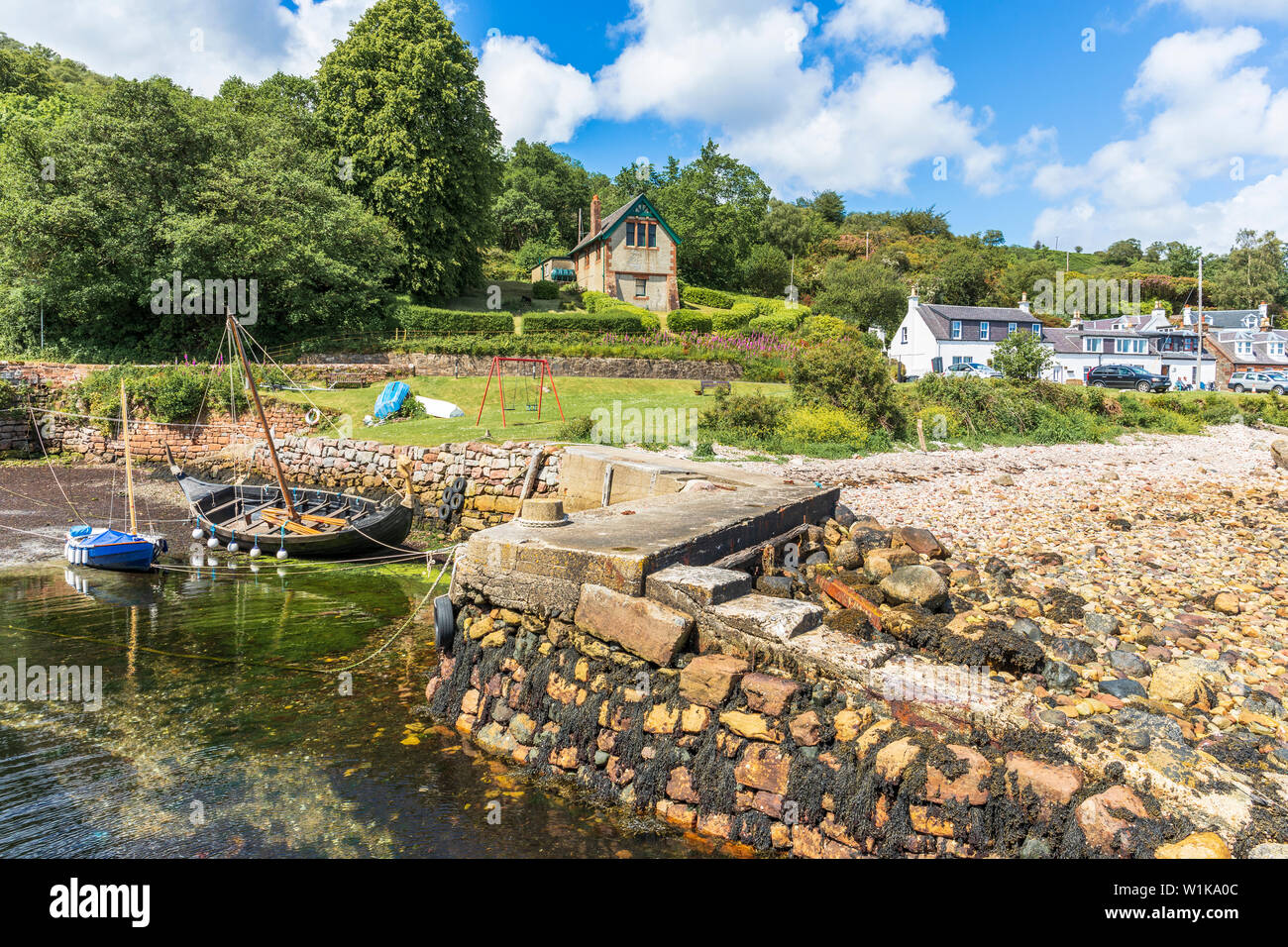 Highlands shore port scottish boats on beach beached hires stock