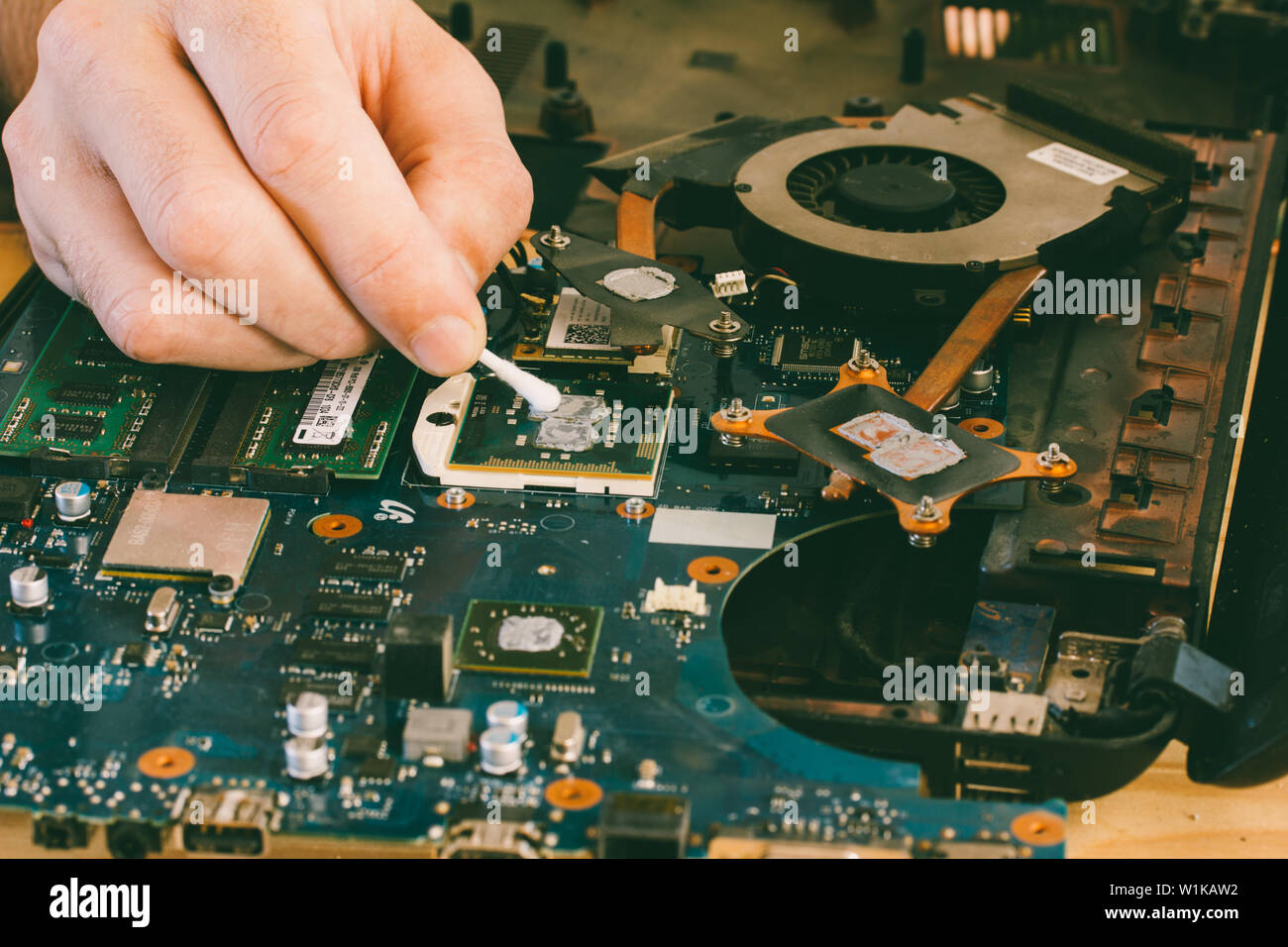 Which Of The Following Statements Are True About Replacing The Thermal Compound On A Laptop
