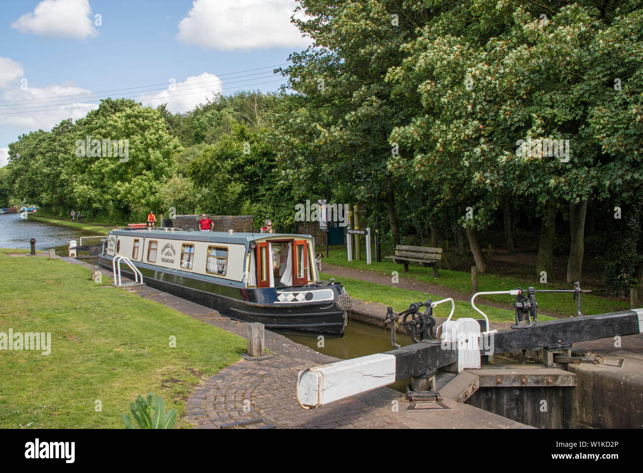 Narrowboat on the Worcester and Birmingham canal at Stoke Wharf, Worcestershire, England, UK Stock Photo