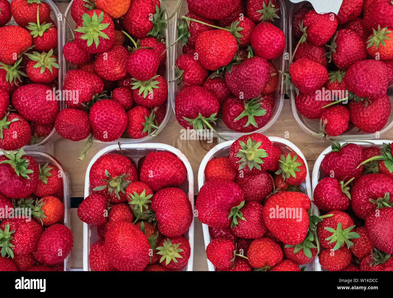 Strawberries in a pack hi-res stock photography and images - Alamy