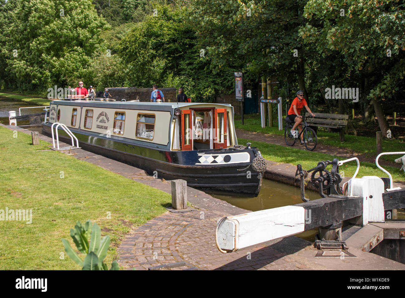 Narrowboat on the Worcester and Birmingham canal at Stoke Wharf, Worcestershire, England, UK Stock Photo