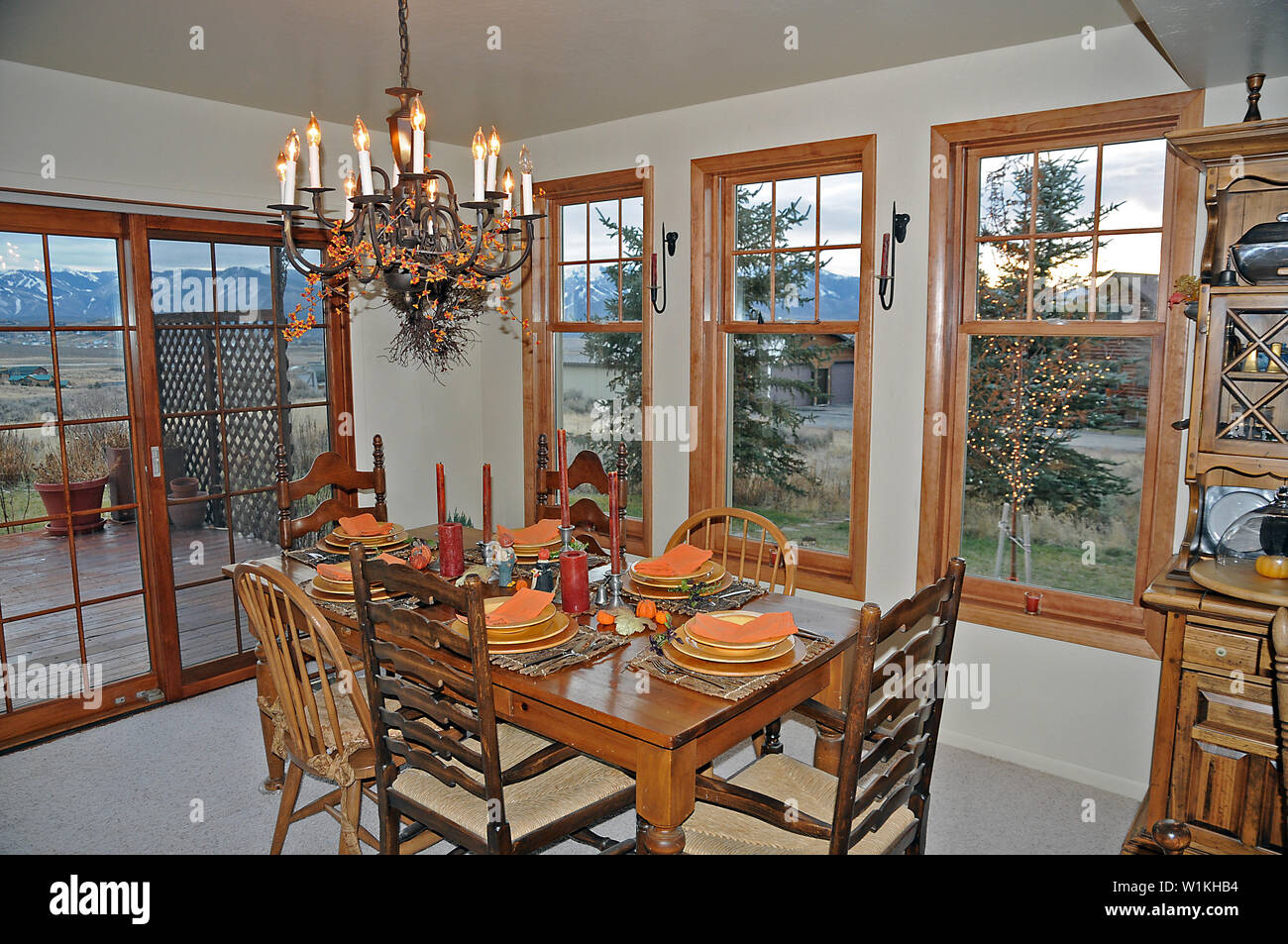 New Dining Room Windows Spotlight The Setting For Thanksgiving Dinner Stock Photo Alamy