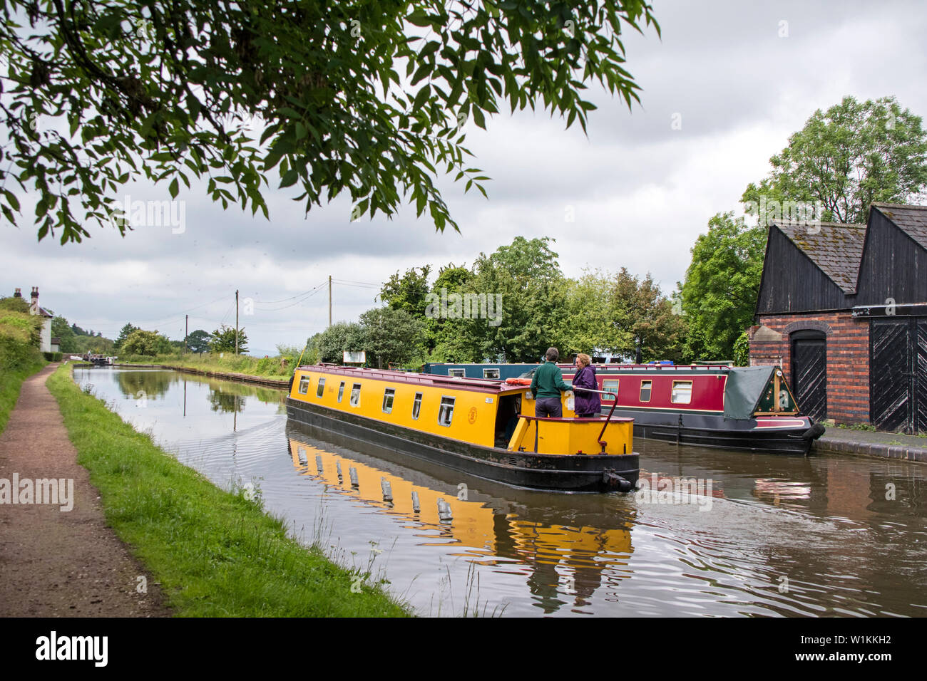 Narrow boats at Tardebigge Wharf on the Worcester and Birmingham canal, Worcestershire, England, UK Stock Photo