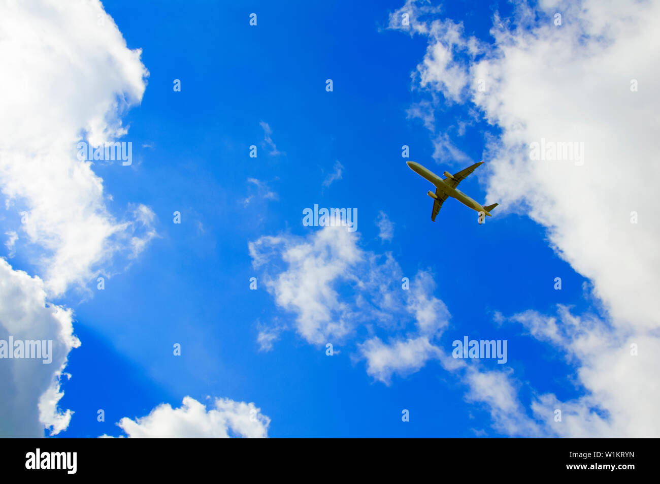 Airplane in flight cloudy sky hi-res stock photography and images - Alamy