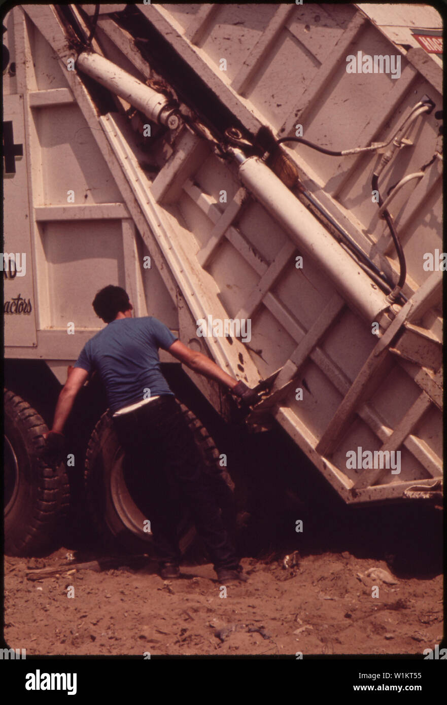 WORKING AT THE CROTON LANDFILL OPERATION Stock Photo Alamy