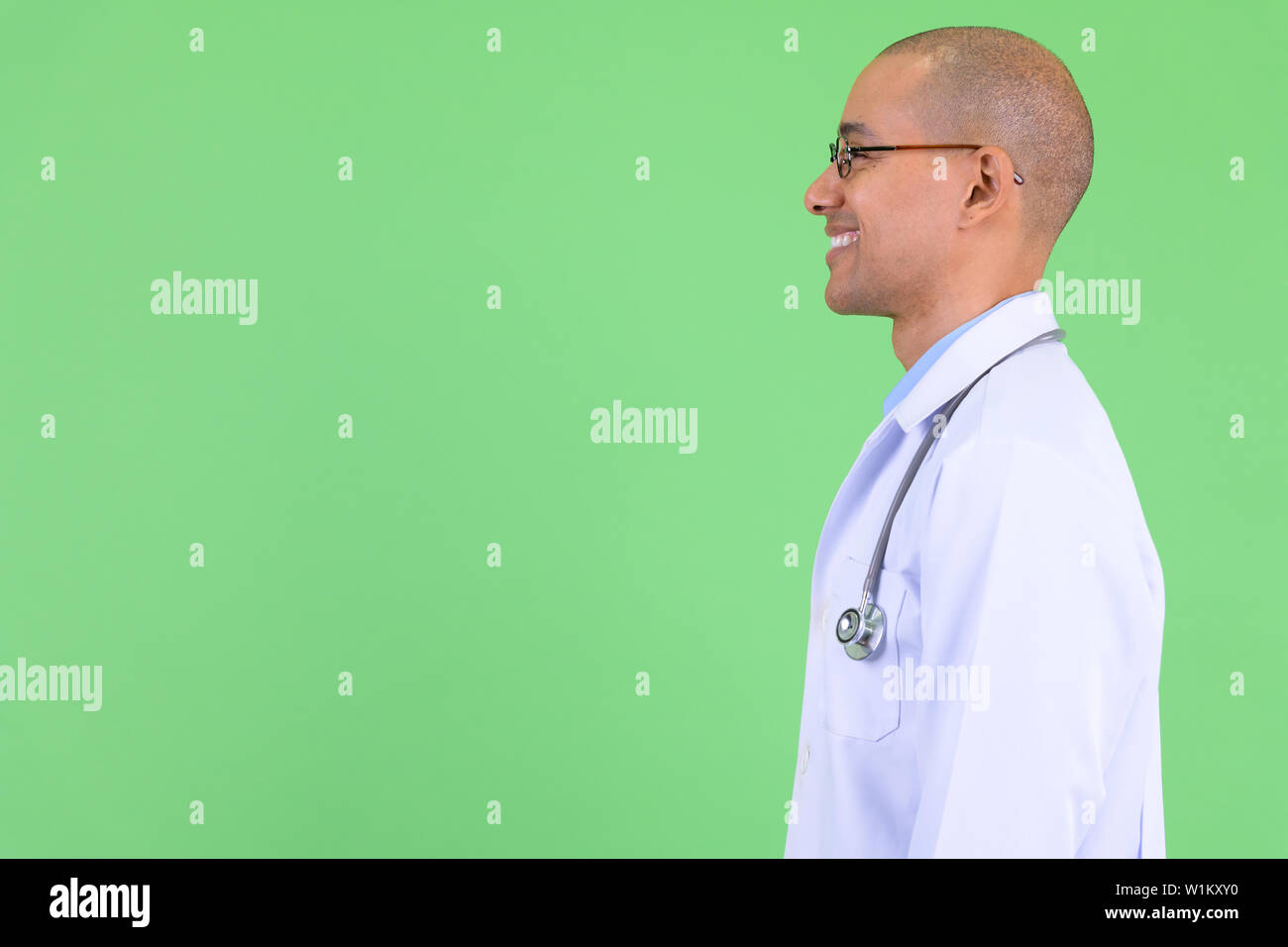 Male ethnic doctor green screen hi-res stock photography and images - Alamy
