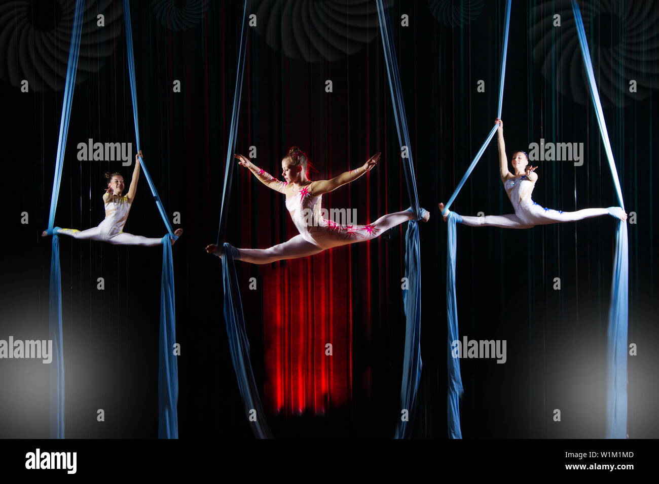 Circus Actress Acrobats Performance On Canvases Team Girls Perform Acrobatic Elements In The
