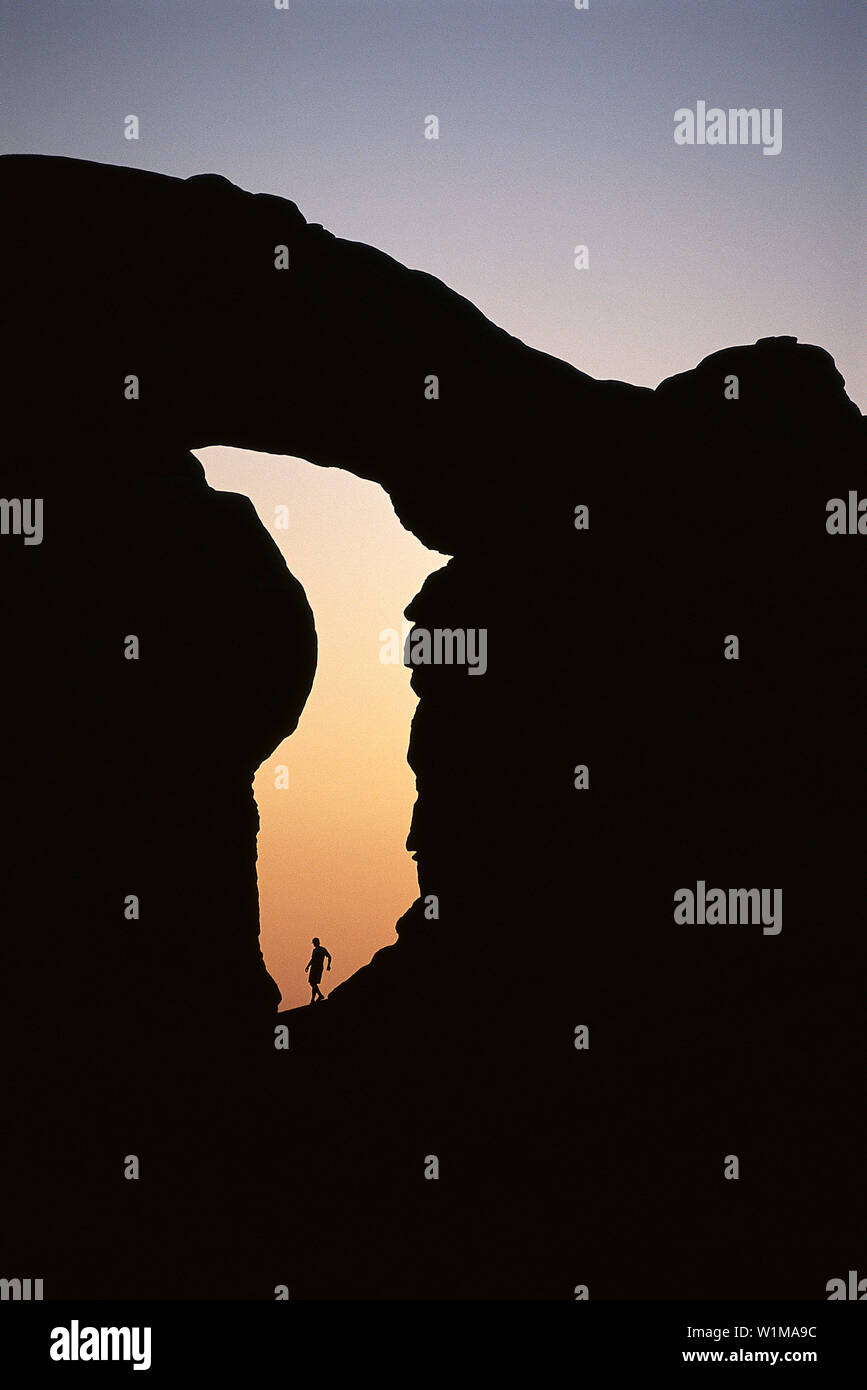 Silhouette of arch hi-res stock photography and images - Alamy