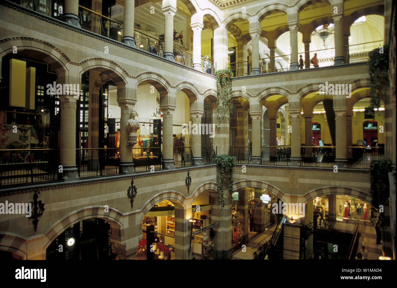 magna plaza shopping center amsterdam