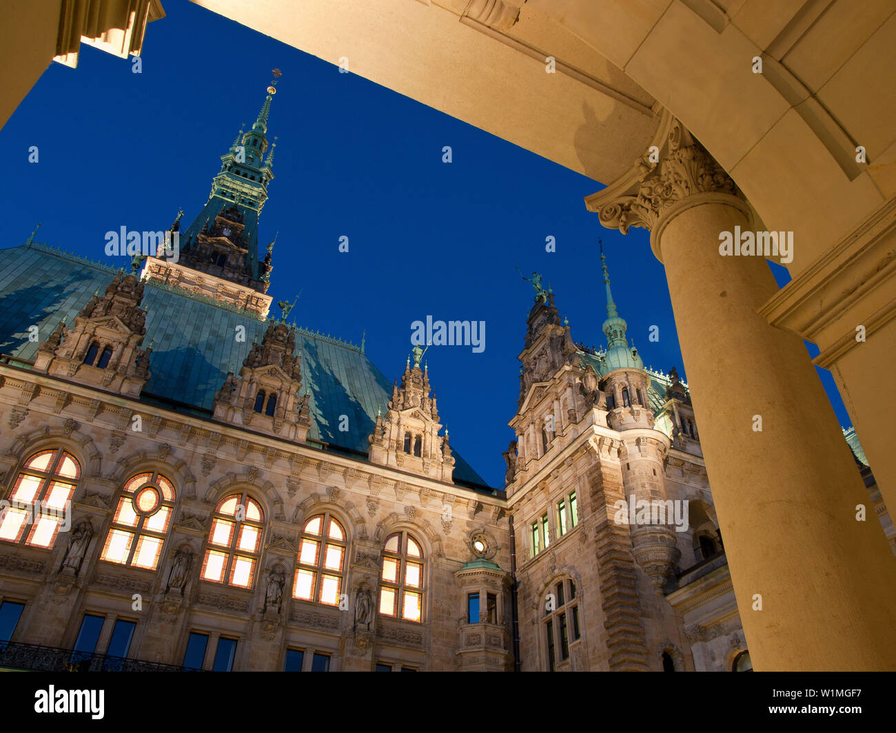Evening mood hanseatic town hi-res stock photography and images - Alamy