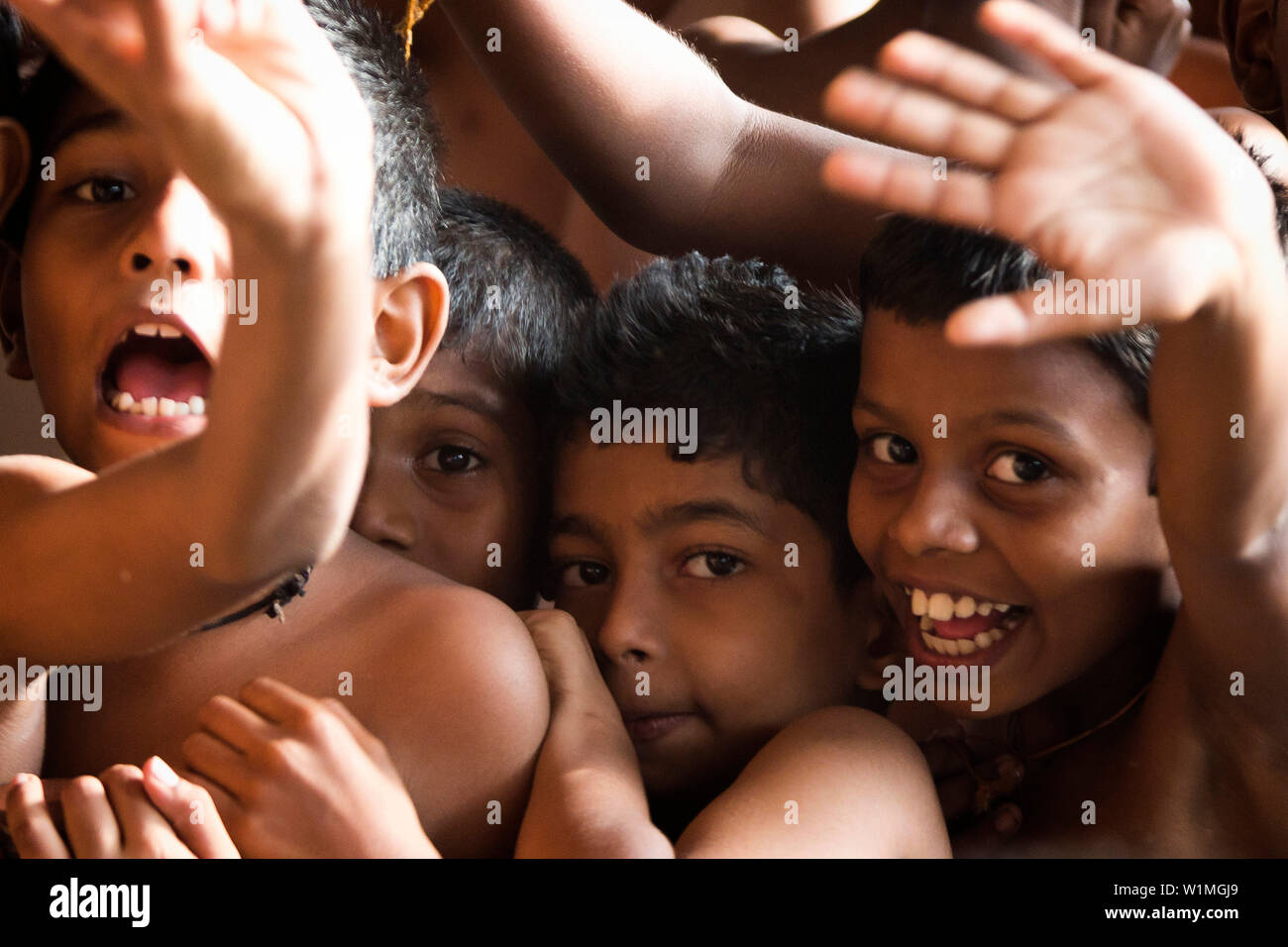 Children standing squashed together, Thiruvananthapuram, Kerala, Indien Stock Photo