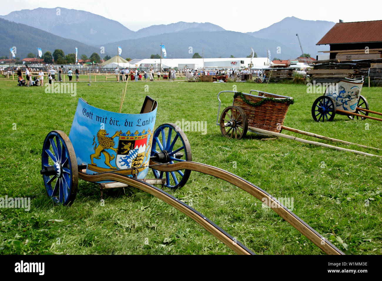 Roman chariots, imitation, Roemische Streitwagen, Nachbau, Erstes Bichler Ochsenrennen am 8.8.2004 in Bichl, Oberbayern, Deutschland First oxrace of B Stock Photo