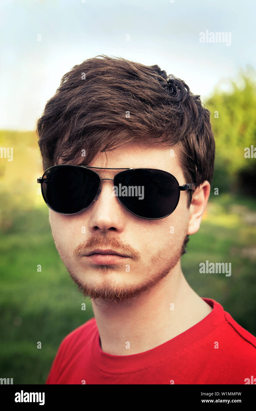 Guy with sunglasses hi-res stock photography and images - Alamy