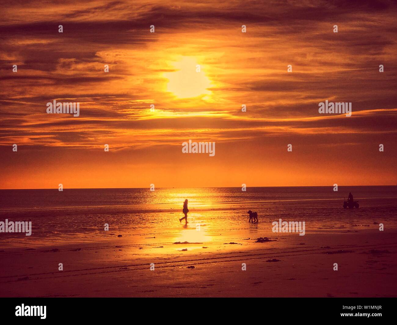 beach dawn dusk sea sun Stock Photo - Alamy