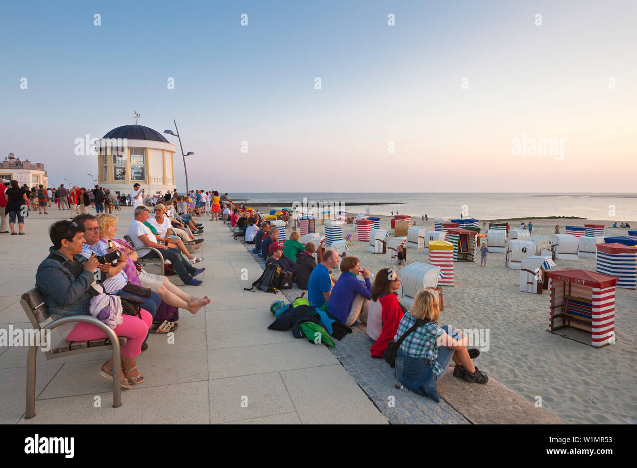 Man watching women on beach hi-res stock photography and images - Alamy