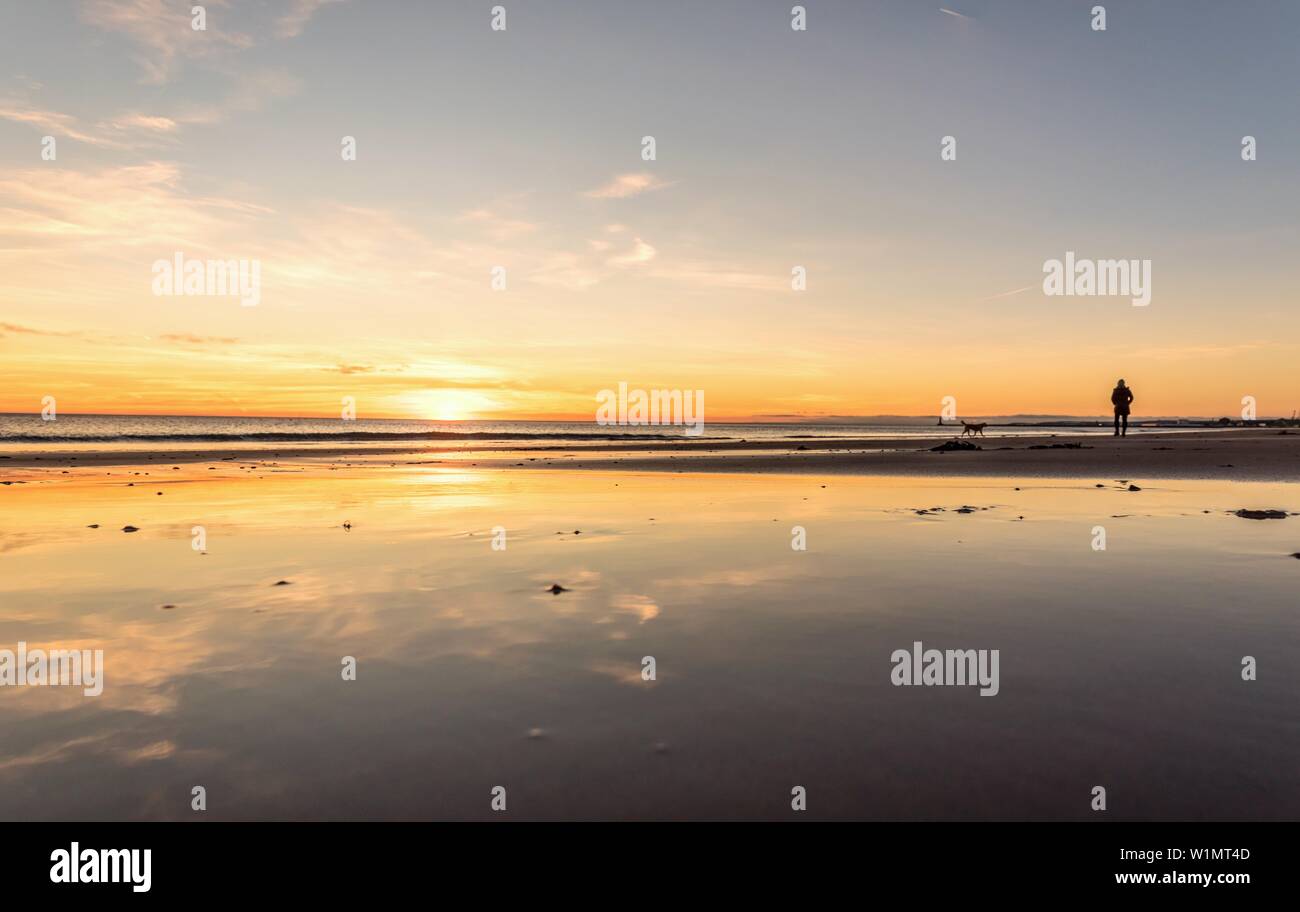 dusk sun beach dawn water Stock Photo - Alamy